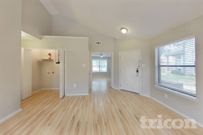 Photo - 2033 Feather Ln