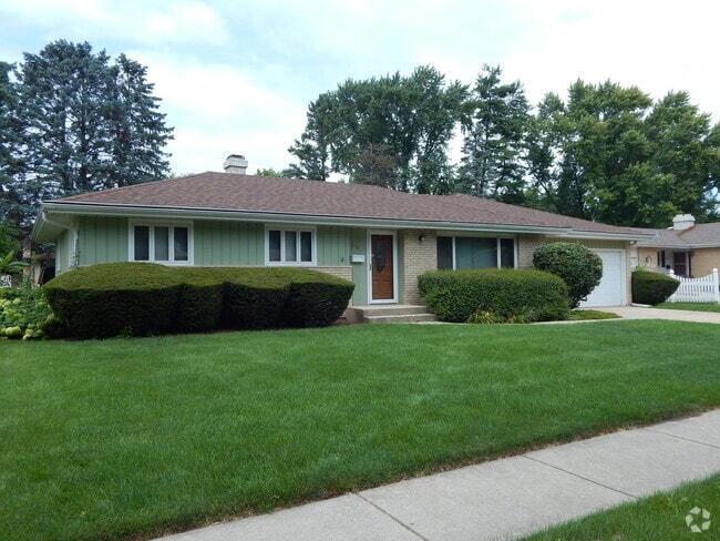 Building Photo - 1608 Martha Dr Rental