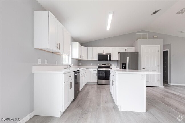 Building Photo - 2806 31st St W Rental