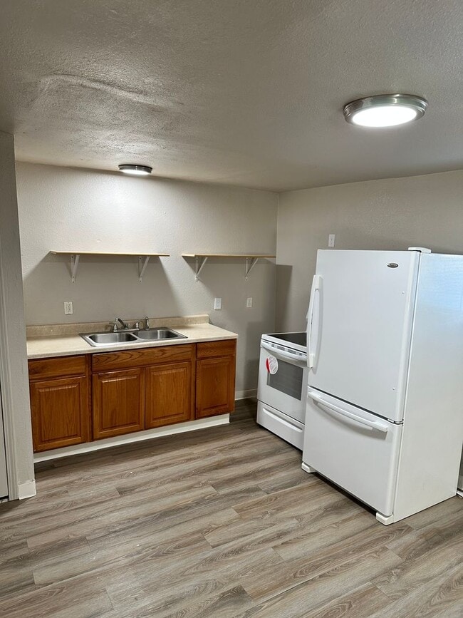 Building Photo - 128 13th Ave N Unit APT 3