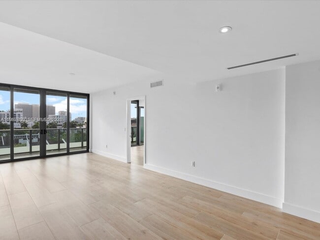 Photo - 9901 W Bay Harbor Dr Unit 605