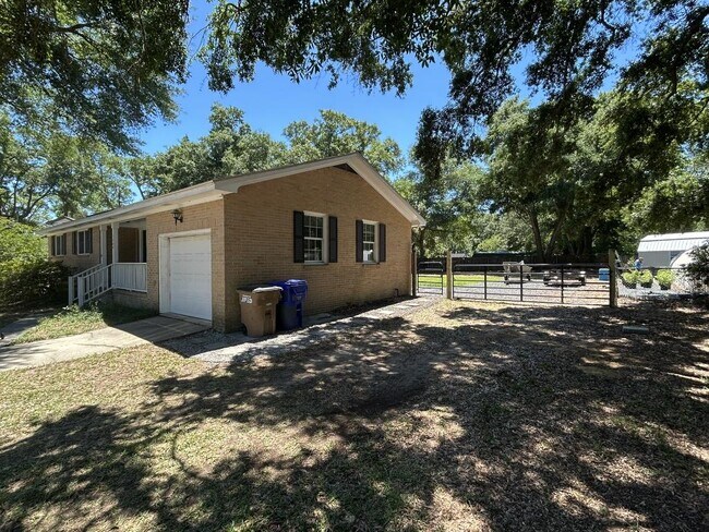 Photo - 1209 Julian Clark Rd