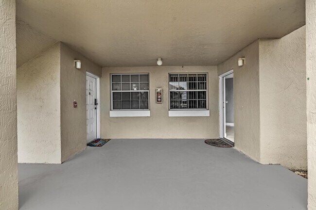 Photo - 2851 N Oakland Forest Dr Unidad 111