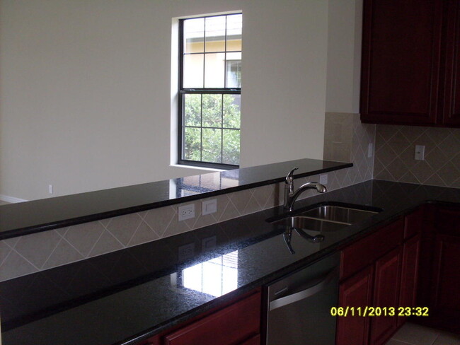 Photo - 10538 Prato St