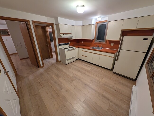 Building Photo - 32 Willow St Unit 32 Willow 1st Floor