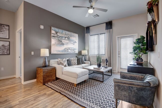 Parque en la sala de estar central con balcón - Park on Central