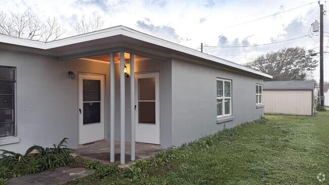 Building Photo - 916 S Kansas St Rental