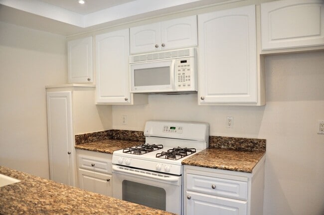 Photo - LEFFINGWELL #43 WHITTIER 90603 (2 BED / 2 BATH)