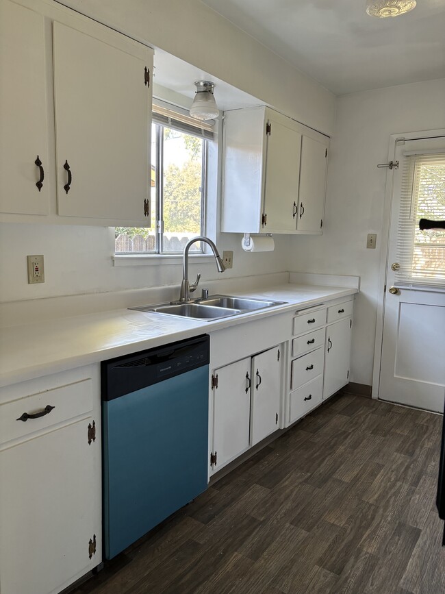 Photo - 8617 Midfield Way