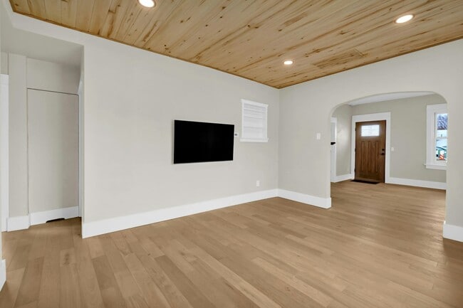 Photo - 2738 Pine St