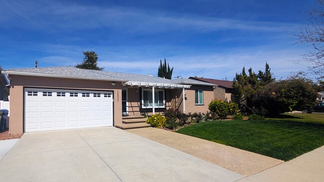 Photo - 16955 Bassett St