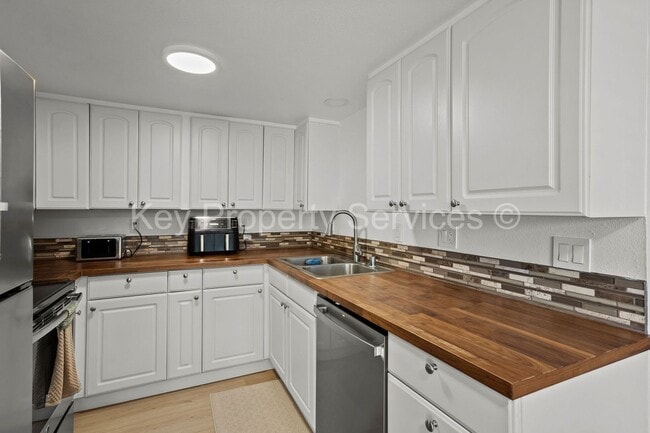 Photo - Updated Lakeshore Area Condo Unit 9