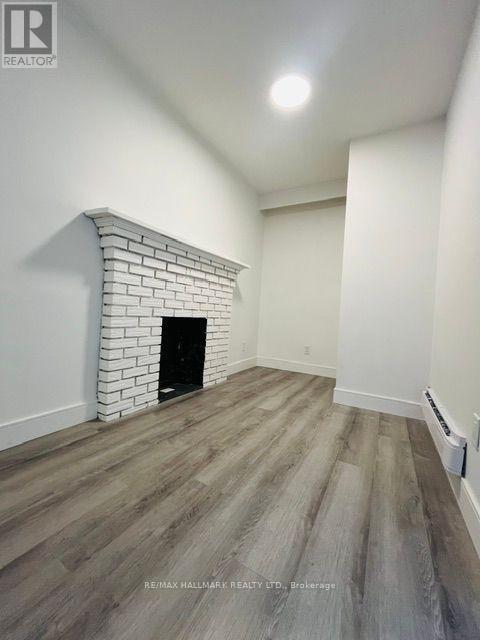 Photo - 2961 Lake Shore Blvd W