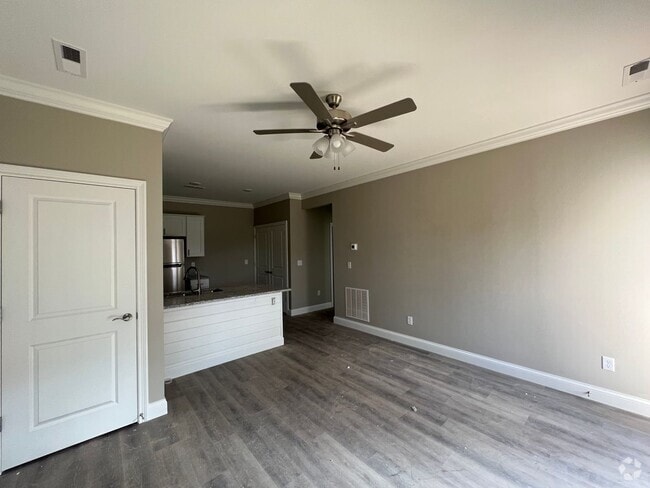 Building Photo - 714 Ivy Br St Unit Apt 111