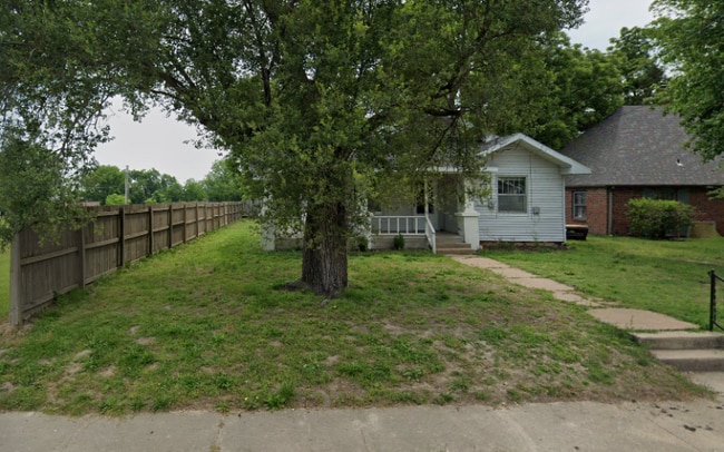Building Photo - 202 S Lillian Ave Rental