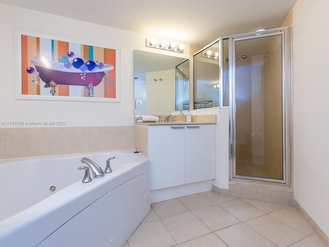 Building Photo - 16699 Collins Ave Unit 1709