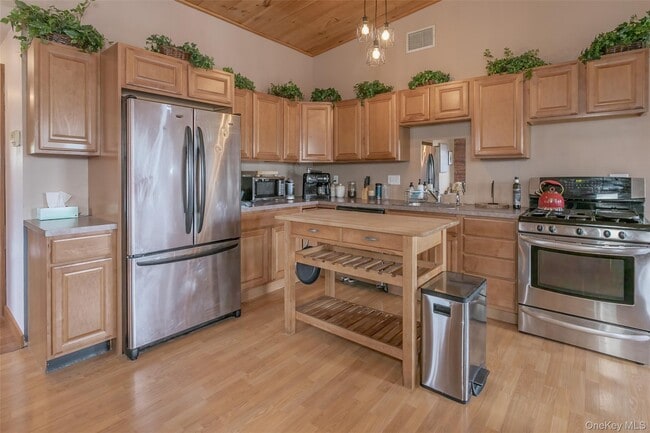 31 Main St Unit PH