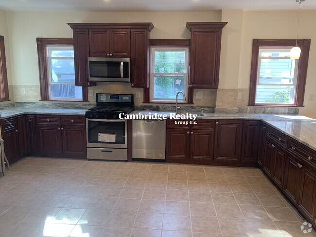 Building Photo - 306 Summer St Unit 2L Rental