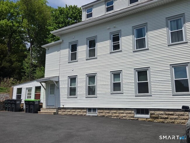 Photo - 1106 Main St