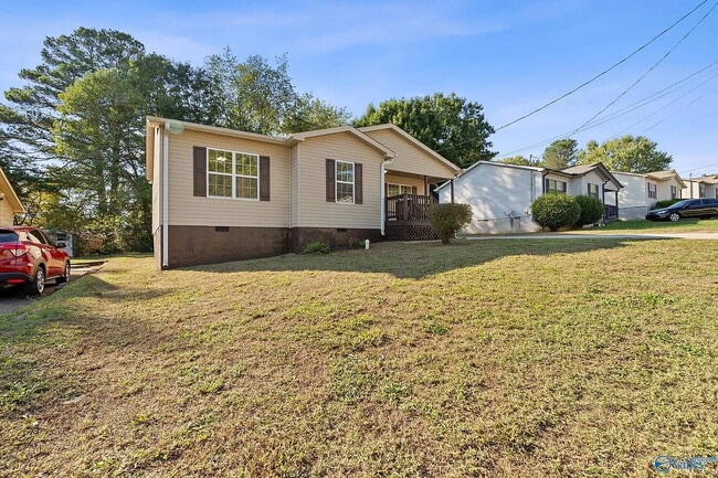 Photo - Coming soon!!! "Delightful 3-Bed Retreat in Huntsville with Spacious Living - 1101 Sq Ft!"