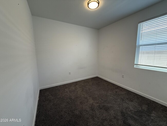 2425 W Seaver Ave