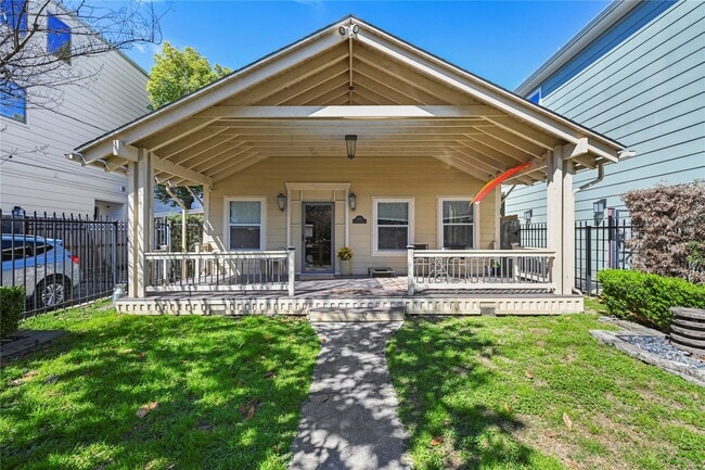 Building Photo - 1612 Vermont St