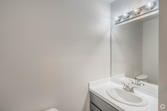 2BR, 2BA - 900SF - Bathroom - Aspen Heights Apartments