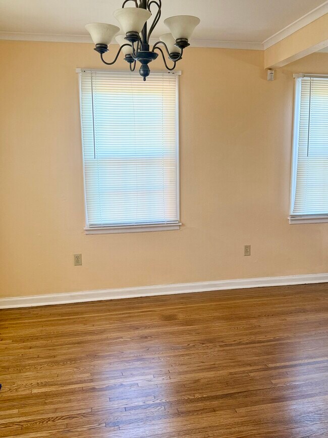 Photo - 4634 Amboy Rd