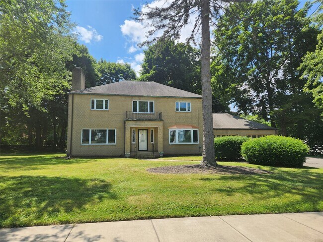 Photo - 77 Riverside Dr