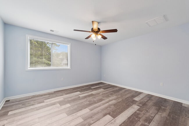 Photo - 305 N Graham St