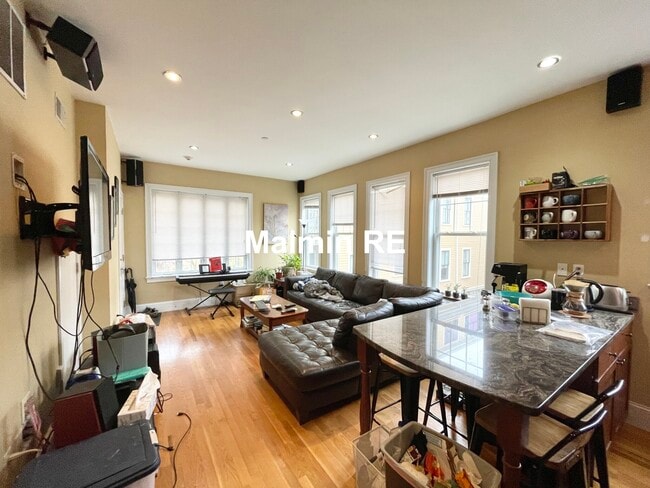 Photo - 148 Hillside St