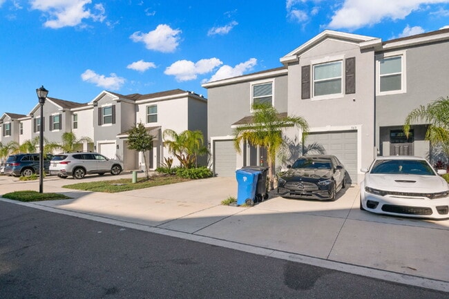 Photo - "Spacious 3-Bedroom Townhouse Oasis with 2...