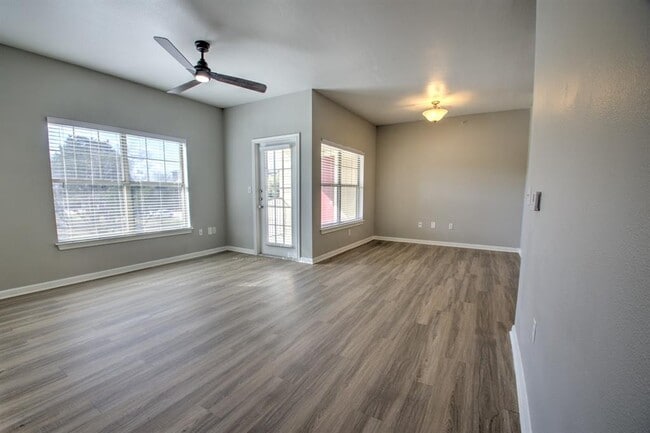 Photo - 2320 Gracy Farms Ln Unidad 1323