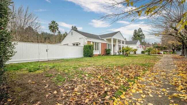 Photo - 1819 Cedar St