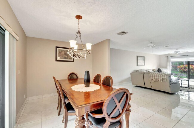 Photo - 4660 Greentree Pl