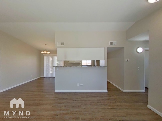 Photo - 425 E Rolly St