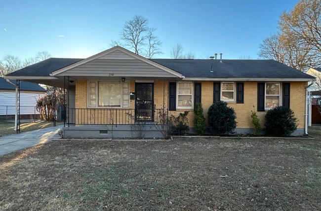 Building Photo - 1741 Hood St