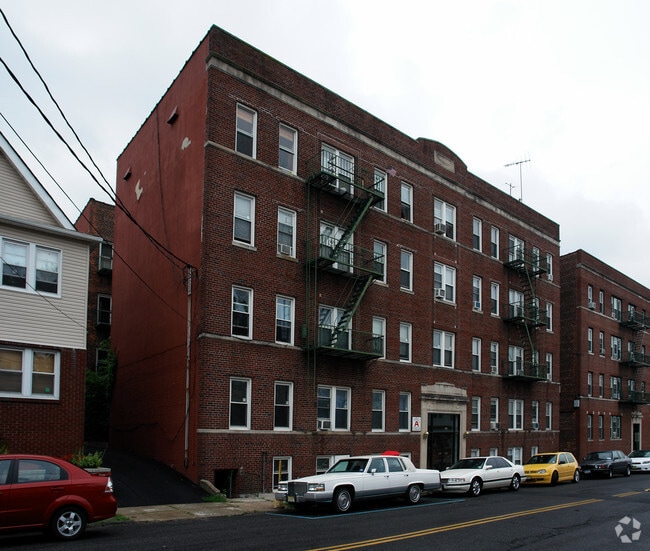 654 Elm St Apartments For Rent in Kearny, NJ