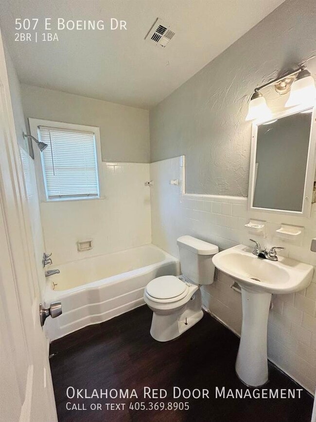 Photo - 507 E Boeing Dr