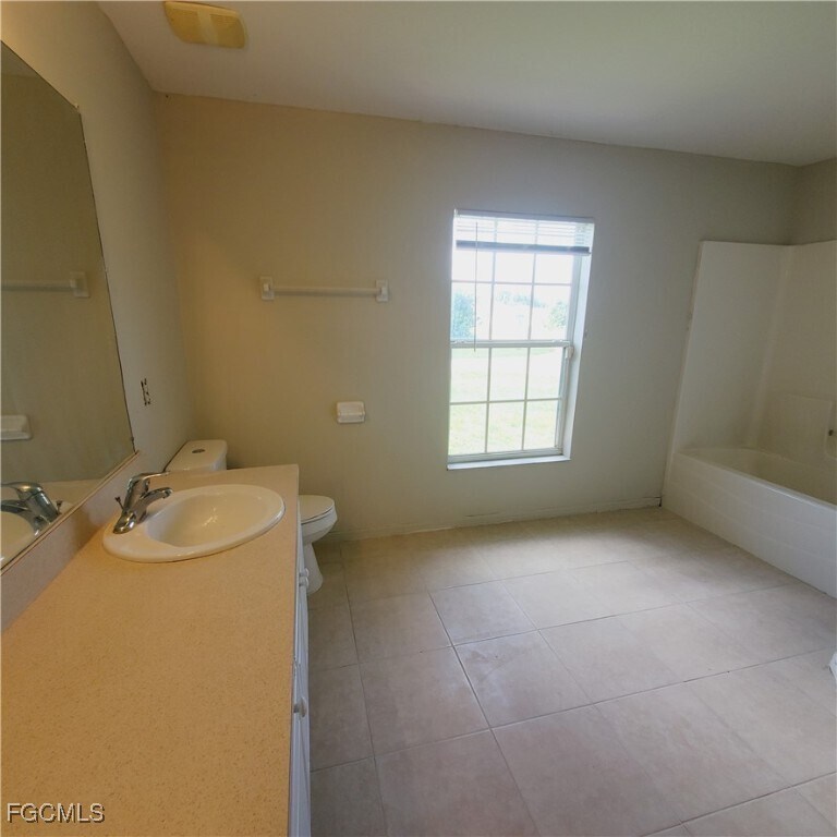 Photo - 355 Pomona St