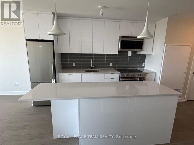 Photo - 360 Deschâtelets Ave. Unité #803