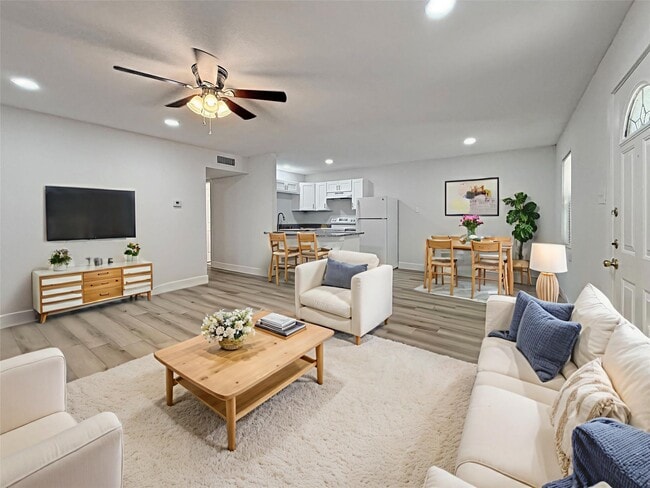 Building Photo - 1016 E Walker St Unit 1