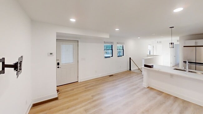 Photo - 331 E Ann St Unit 2