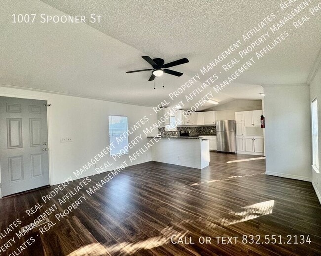 Photo - 1007 Spooner St