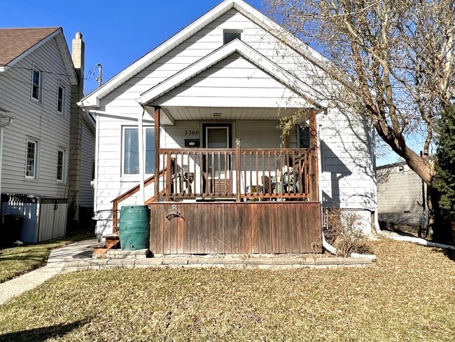 Building Photo - 1366 Rooney St