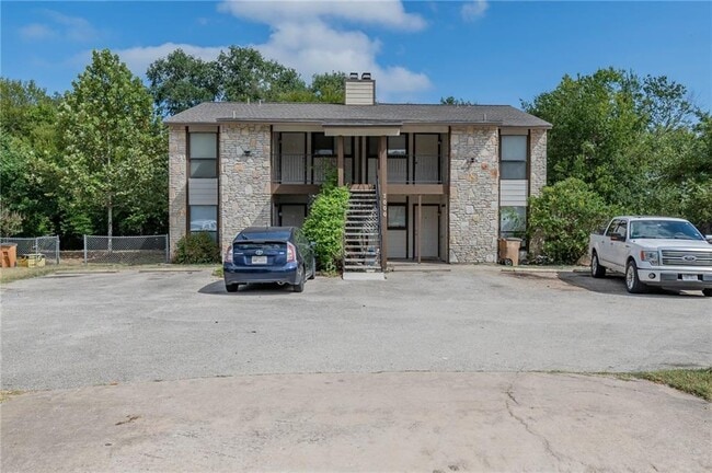 Front Elevation - 7000 Oak Meadow Cir Unit D Rental