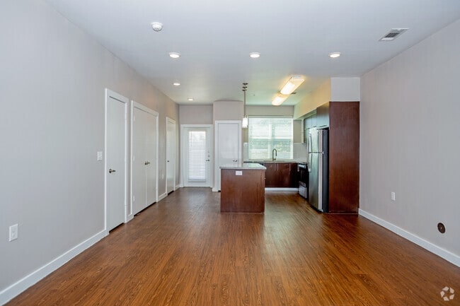 2BR, 2.5BT - 1300SF