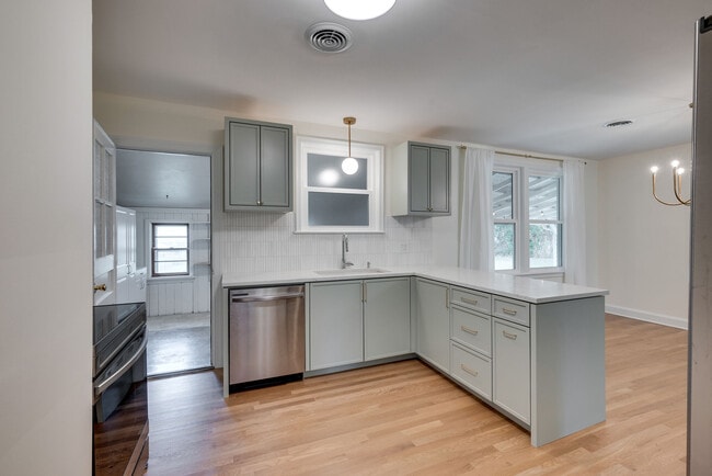 Photo - 2312 Modena Dr