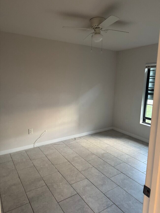 Photo - 547 SE 4th Ter