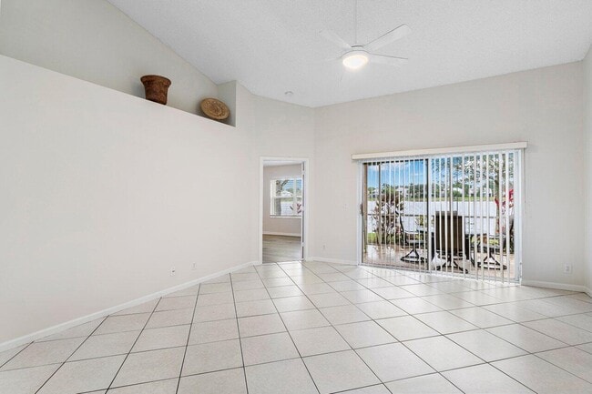 Photo - 10679 Lake Shore Dr